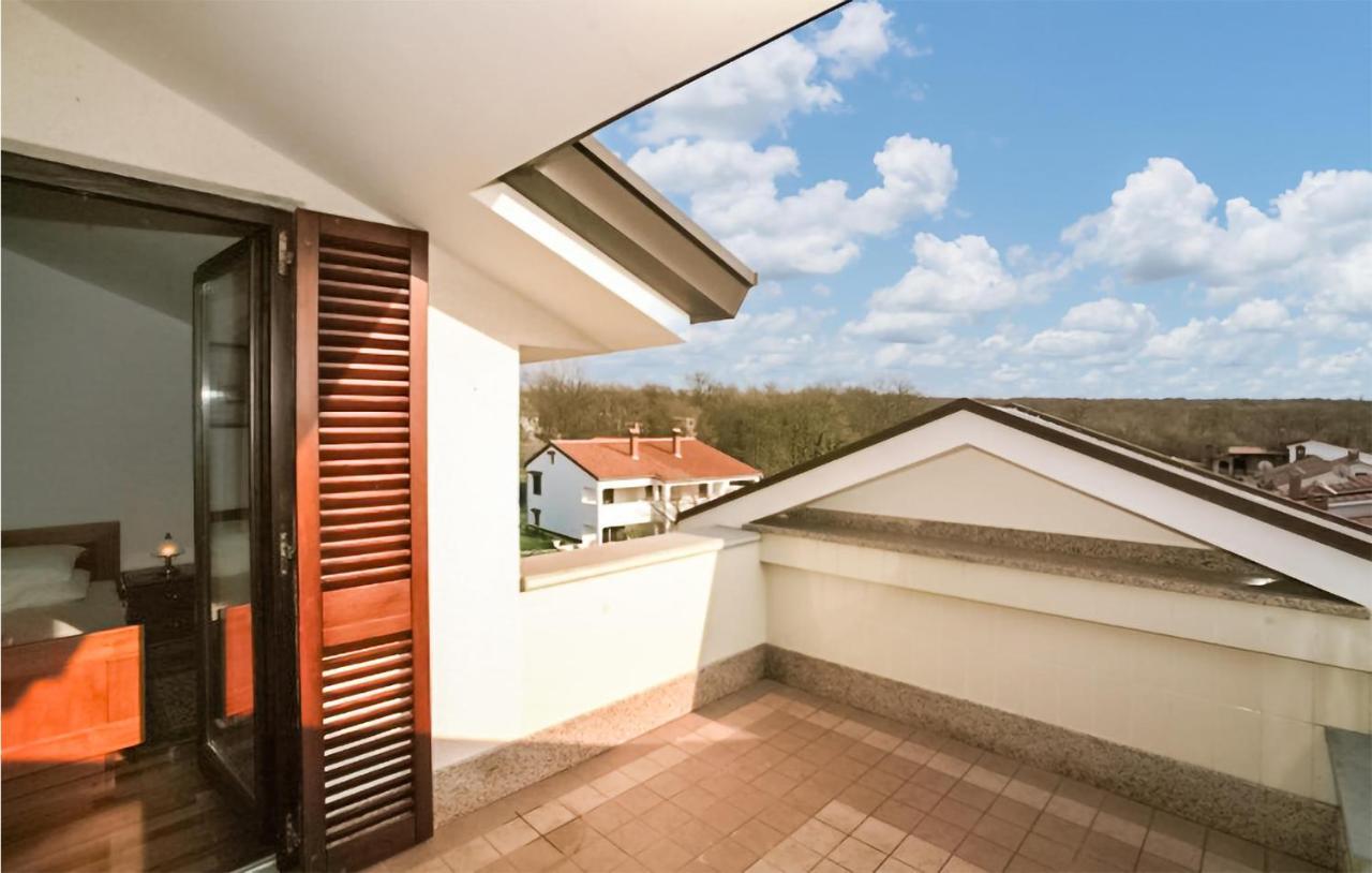 2 Bedroom Amazing In Apartment Poreč
